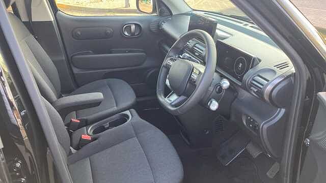 Hyundai INSTER 85kW 02 49kWh 5dr Auto Electric Hatchback