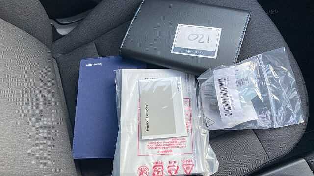 Hyundai INSTER 85kW 02 49kWh 5dr Auto Electric Hatchback