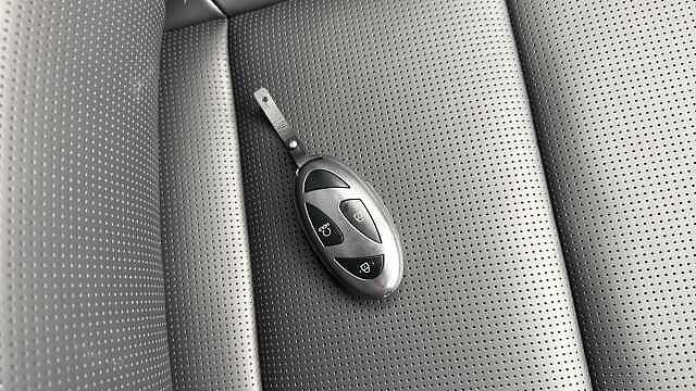 Hyundai SANTA FE 1.6 TGDi Plug-in Hybrid Calligraphy 5dr 4WD Auto Estate Premium Pearlescent - Olive Green